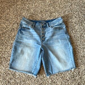 Time and Tru High Rise Frayed Jean short Size 12 EUC